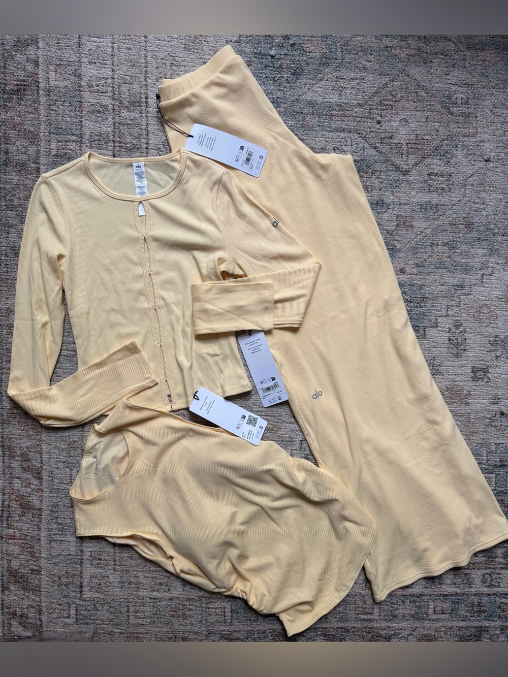 ALO 3 piece NWT Candlelight Yellow Ribbed Long Sleeve Top En pointe tank pants S